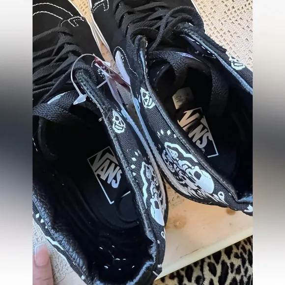 Vans Men’s Sk8- Hi Bandana Skulls Black New without a box