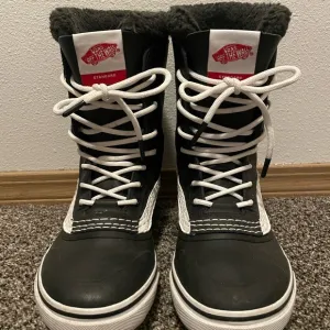 Vans MTE Standard Waterproof Boots Women’s 8