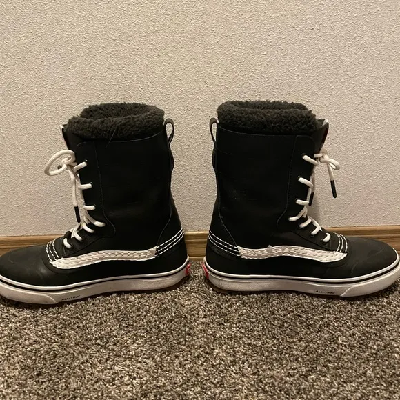 Vans MTE Standard Waterproof Boots Women’s 8