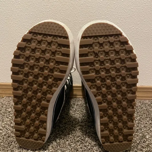 Vans MTE Standard Waterproof Boots Women’s 8