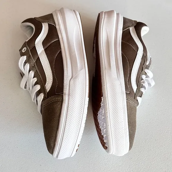 VANS Old Skool Overt CC Low Top Canvas Suede Sneakers Sz. Men’s 10.5 Women’s 12