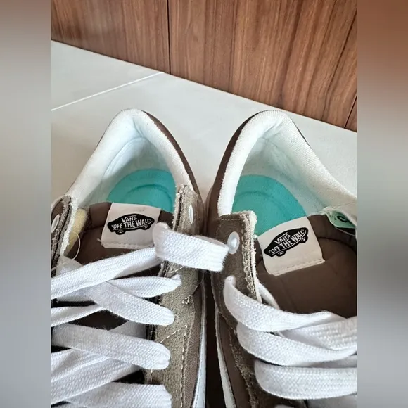 VANS Old Skool Overt CC Low Top Canvas Suede Sneakers Sz. Men’s 10.5 Women’s 12