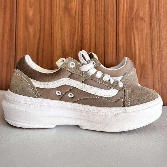 VANS Old Skool Overt CC Low Top Canvas Suede Sneakers Sz. Men’s 10.5 Women’s 12