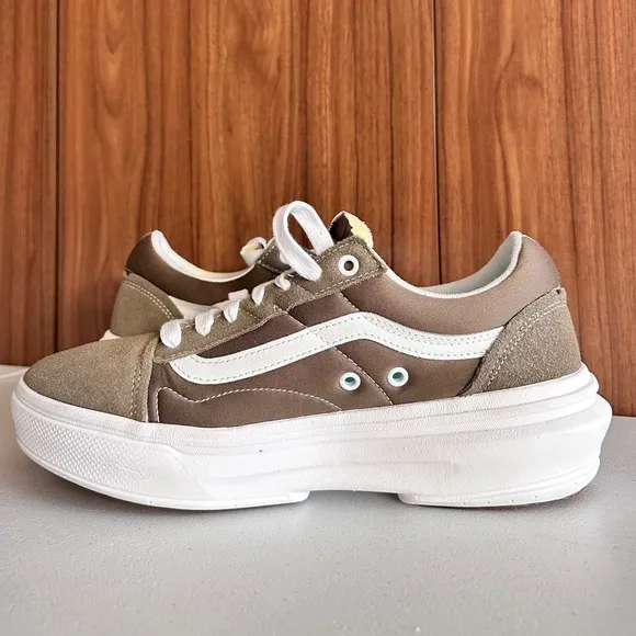 VANS Old Skool Overt CC Low Top Canvas Suede Sneakers Sz. Men’s 10.5 Women’s 12
