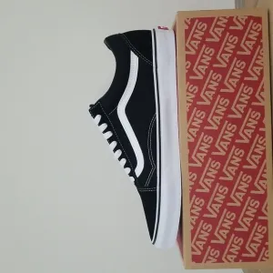 VANS Old Skool Sneakers sz 11.5 NWT