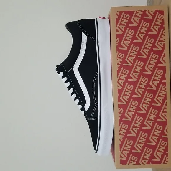 VANS Old Skool Sneakers sz 11.5 NWT