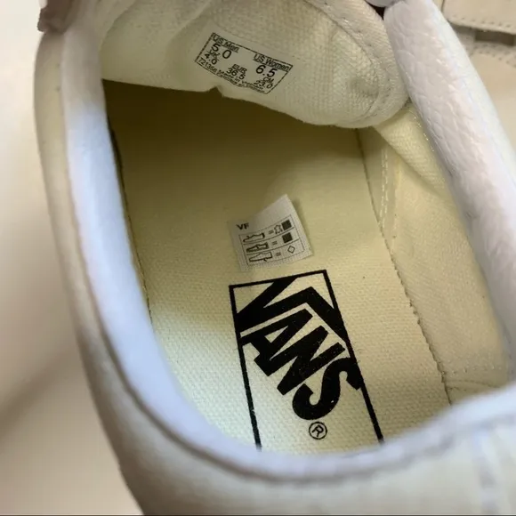 Vans Old Skool V Unisex Sneakers in Marshmallow