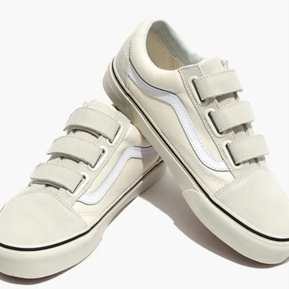 Vans Old Skool V Unisex Sneakers in Marshmallow