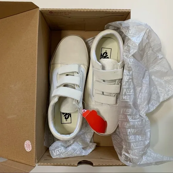 Vans Old Skool V Unisex Sneakers in Marshmallow