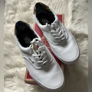 Vans White Canvas Sneakers - Era 59