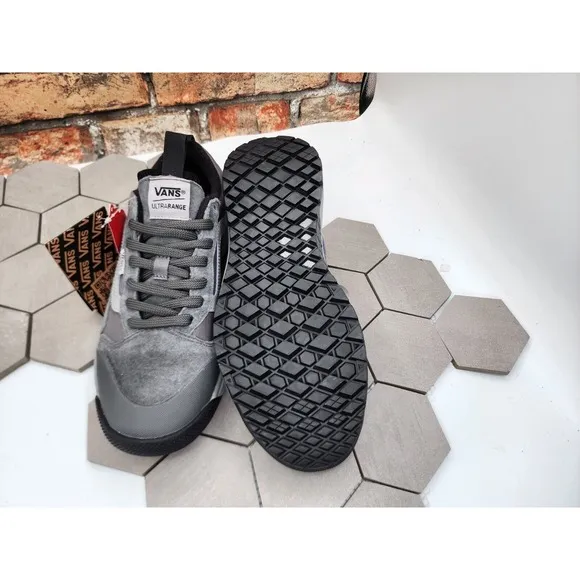 Vans Women's Sz 8.5 Ultrarange Exo Trail Hiking Mte Boots Shoes Grey Gray Pewter