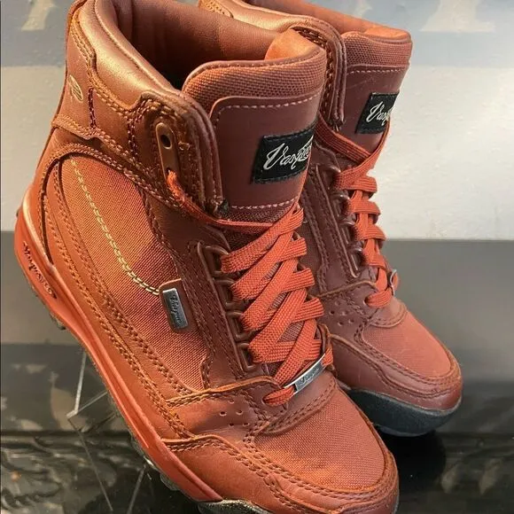 Vasque Ankle Hiking Boots Leather/Fabric Orange Youth 4 M/W6. Front Laces