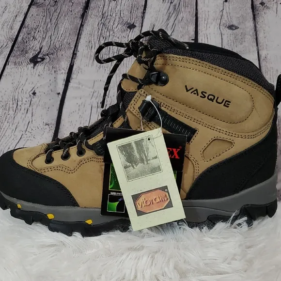 Vasque Vibram Tan and Black Women's Hiking Boots Size 8.5 NWOT