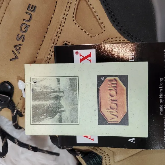 Vasque Vibram Tan and Black Women's Hiking Boots Size 8.5 NWOT