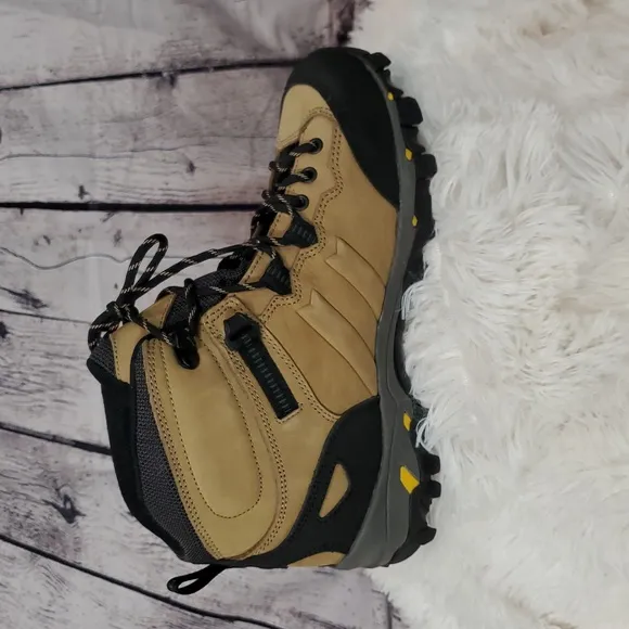 Vasque Vibram Tan and Black Women's Hiking Boots Size 8.5 NWOT