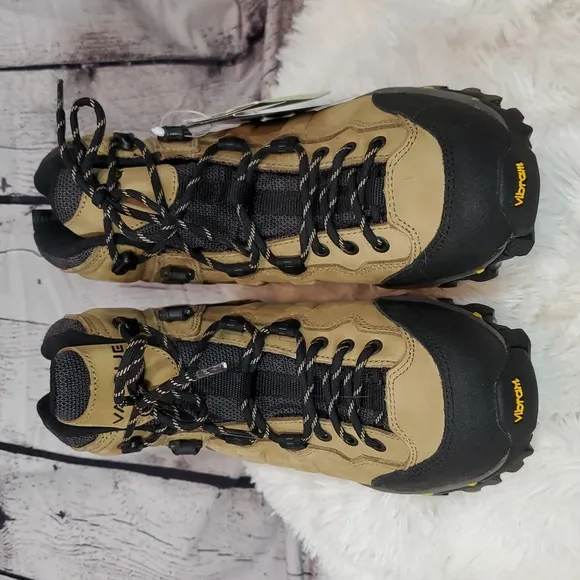 Vasque Vibram Tan and Black Women's Hiking Boots Size 8.5 NWOT