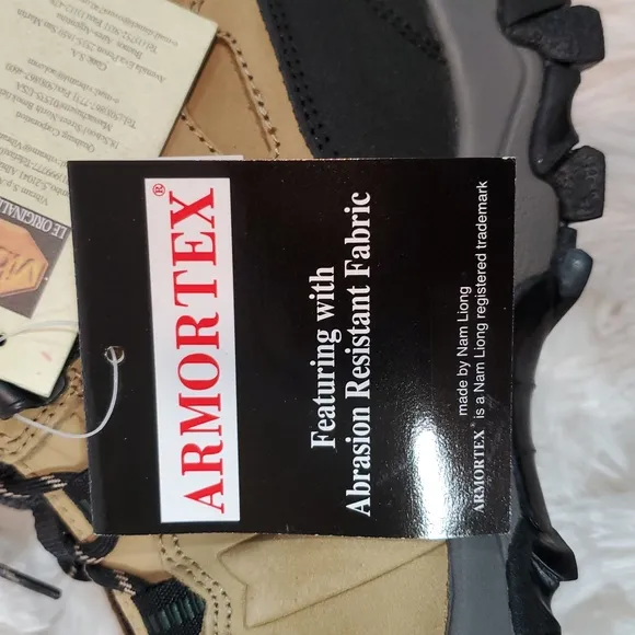 Vasque Vibram Tan and Black Women's Hiking Boots Size 8.5 NWOT