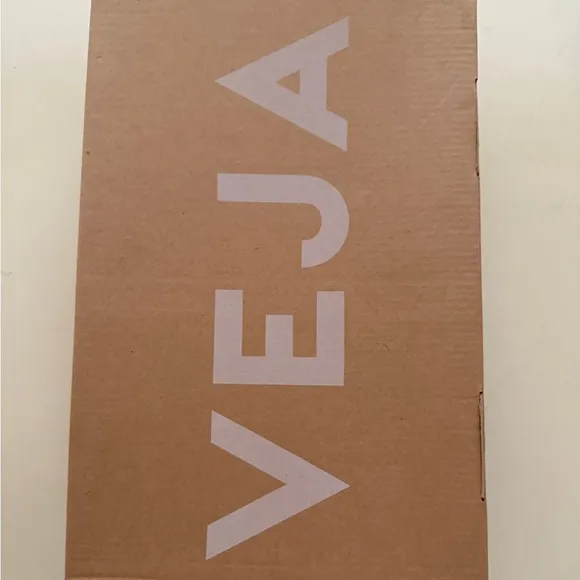 Veja Campo Lace-Up Sneakers