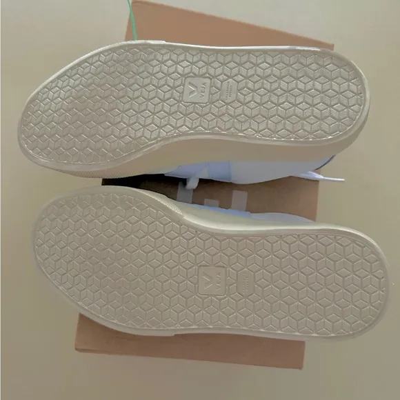 Veja Campo Lace-Up Sneakers