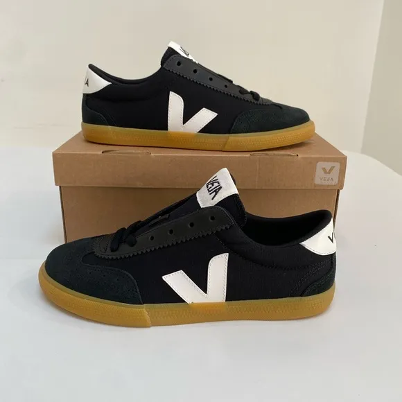 Veja Volley Canvas Sneaker in Black/White/Natural sz 39EU/8US New in Box