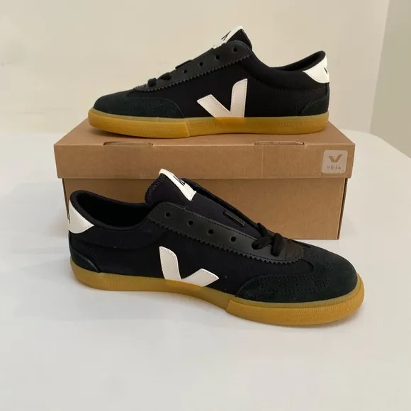 Veja Volley Canvas Sneaker in Black/White/Natural sz 39EU/8US New in Box