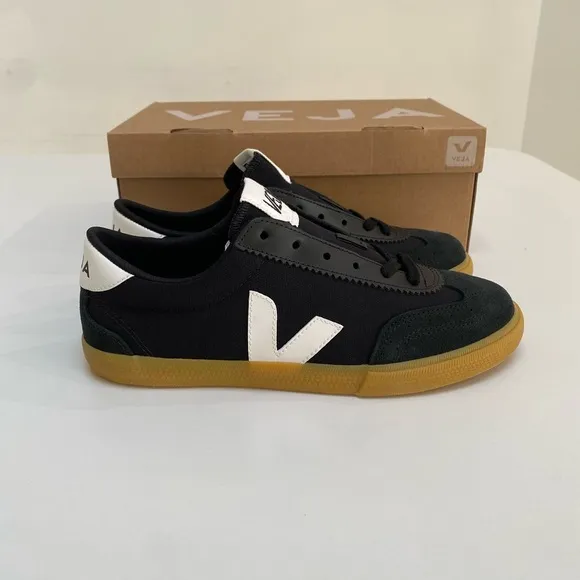 Veja Volley Canvas Sneaker in Black/White/Natural sz 39EU/8US New in Box