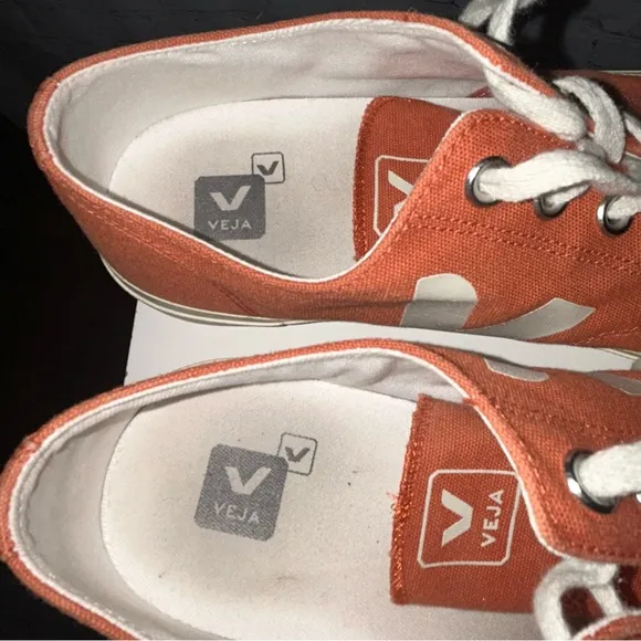 VEJA WATA II LOW CANVAS Sneakers women’s size 10