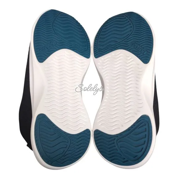 Vessi Everyday Move Slip On Onyx Black White Waterproof Dyma-Tex Sneaker Women 7