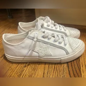 Vintage Havana White Canvas Sneakers with Star Detail Sz 7.5