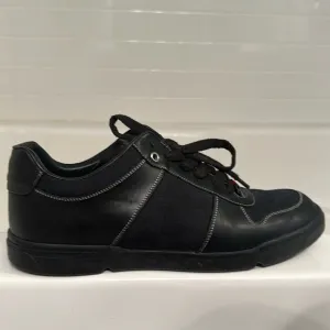 Vintage men’s Gucci sneakers Men’s US size 10 Black