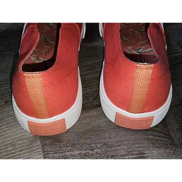 Vionic Groove Womens 9 US Slip On Sneakers Casual Canvas Comfort Shoe Poppy
