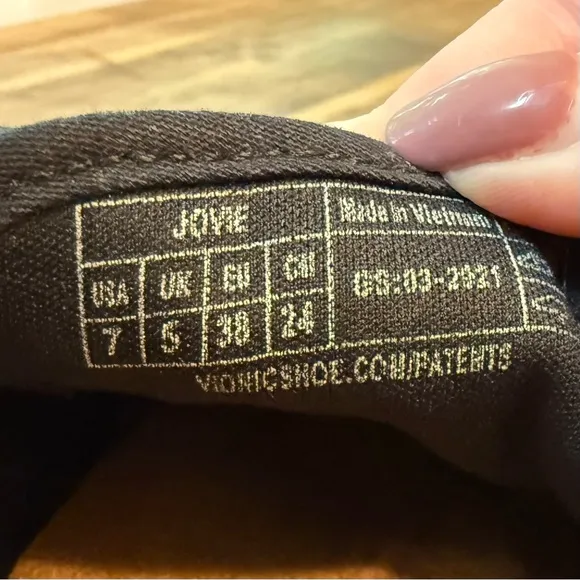 Vionic Women’s Essence Jovie Women's Canvas Casual Elastic Lace Sneaker BLK Sz 7