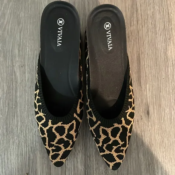 Vivaia Women's Leopard Print Flats Sz 40.5 *Gorgeous* EUC