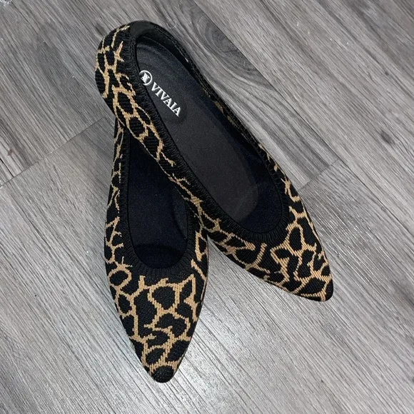 Vivaia Women's Leopard Print Flats Sz 40.5 *Gorgeous* EUC
