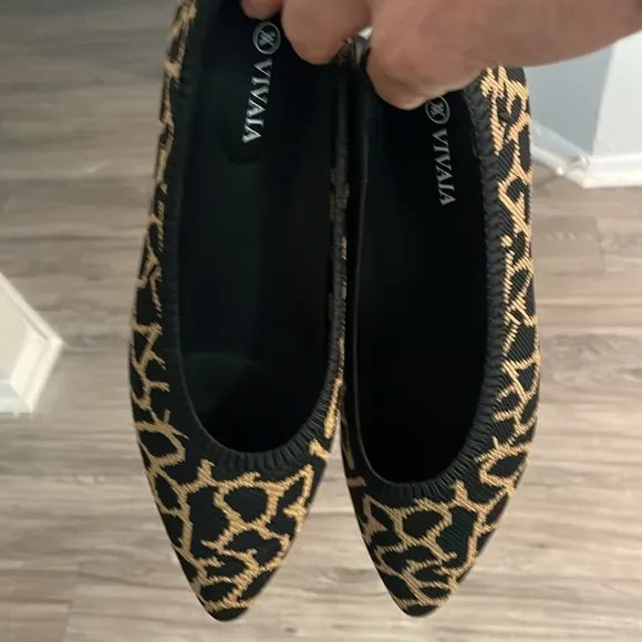 Vivaia Women's Leopard Print Flats Sz 40.5 *Gorgeous* EUC