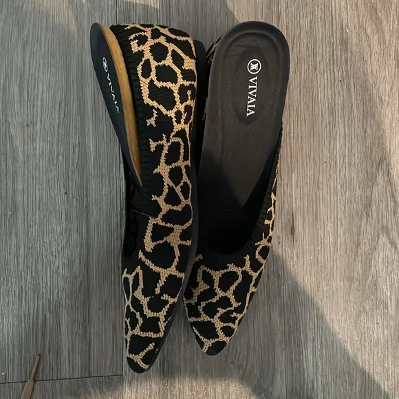 Vivaia Women's Leopard Print Flats Sz 40.5 *Gorgeous* EUC