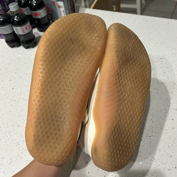 VivoBarefoot 44 Cream Casual Sneakers with Gum Sole