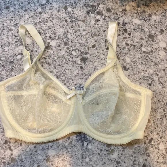 Wacoal bundle of 3 bras underwire support all size 32 D. All in like new