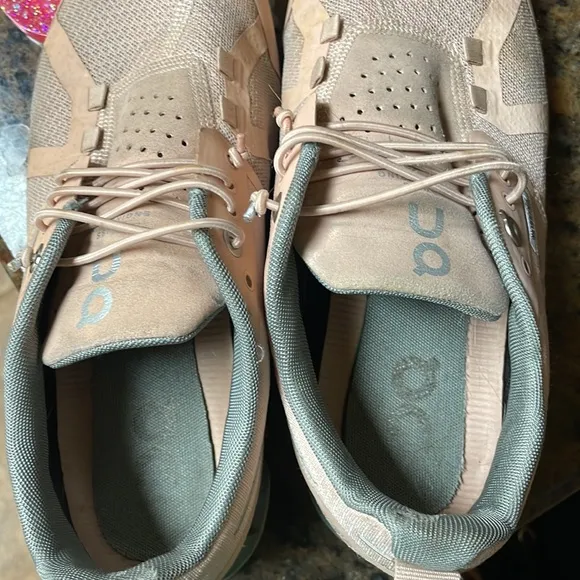 Waterproof OnCloud running shoes size 6.5 reflective EUC