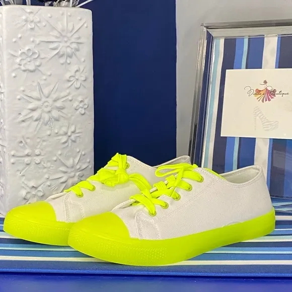 White neon yellow canvas lace up low top sneakers bamboo Sz 10