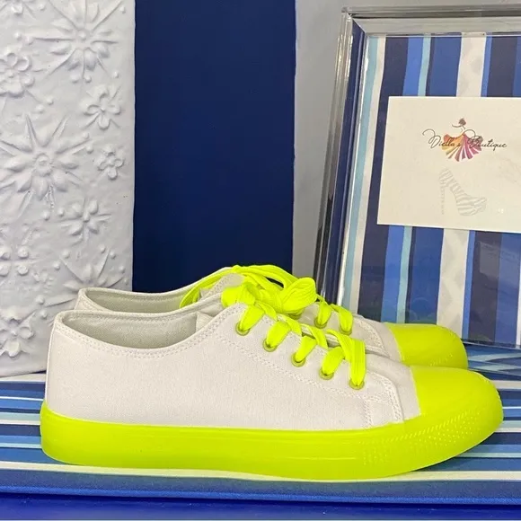 White neon yellow canvas lace up low top sneakers bamboo Sz 10