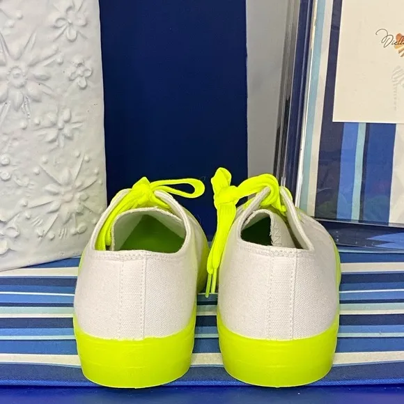 White neon yellow canvas lace up low top sneakers bamboo Sz 10