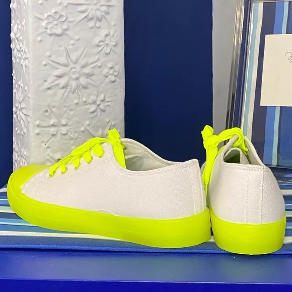 White neon yellow canvas lace up low top sneakers bamboo Sz 10
