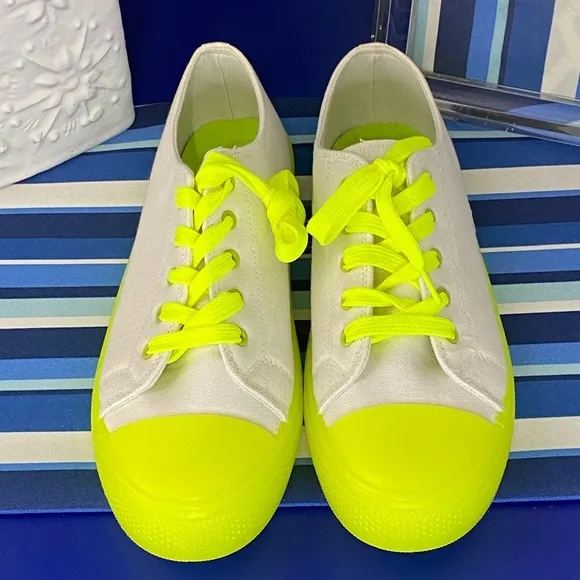 White neon yellow canvas lace up low top sneakers bamboo Sz 10