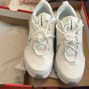 🌸✨White Nike AirMax INTRLK
