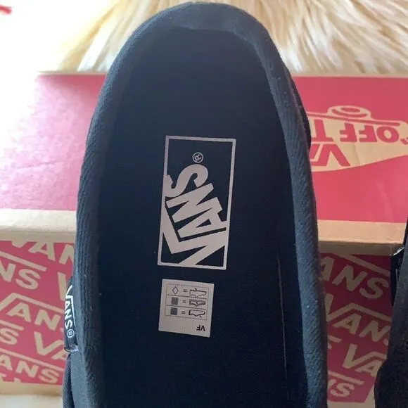 WOMEN VANS BLACK CANVAS SHOES