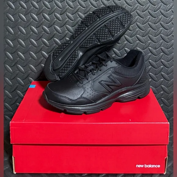 Womens Athletic New Balance Shoes Black‎ Size 7.5