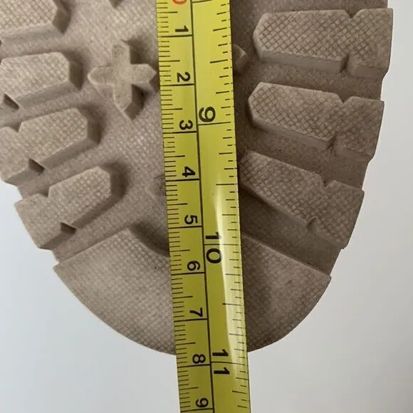 Women’s Crown Vintage Cream Hiking Boots Size 9,5