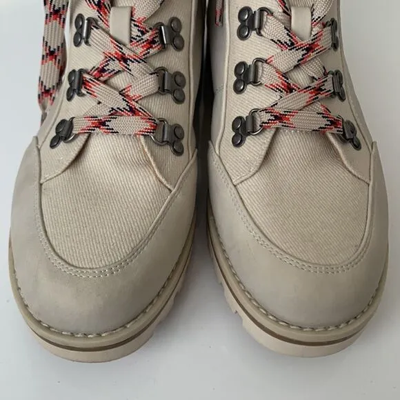 Women’s Crown Vintage Cream Hiking Boots Size 9,5