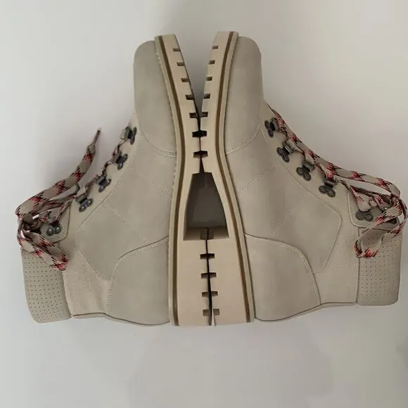 Women’s Crown Vintage Cream Hiking Boots Size 9,5